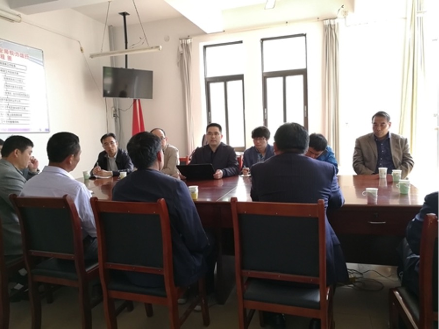 A group of people sitting at tables

Description automatically generated with low confidence